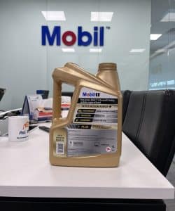 Can 4L dầu Mobil 1 0W40